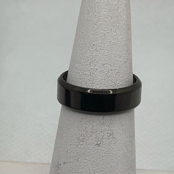 Brand New!! Size 7 Stainless steel plated beveled edge band - Picture 1 of 4